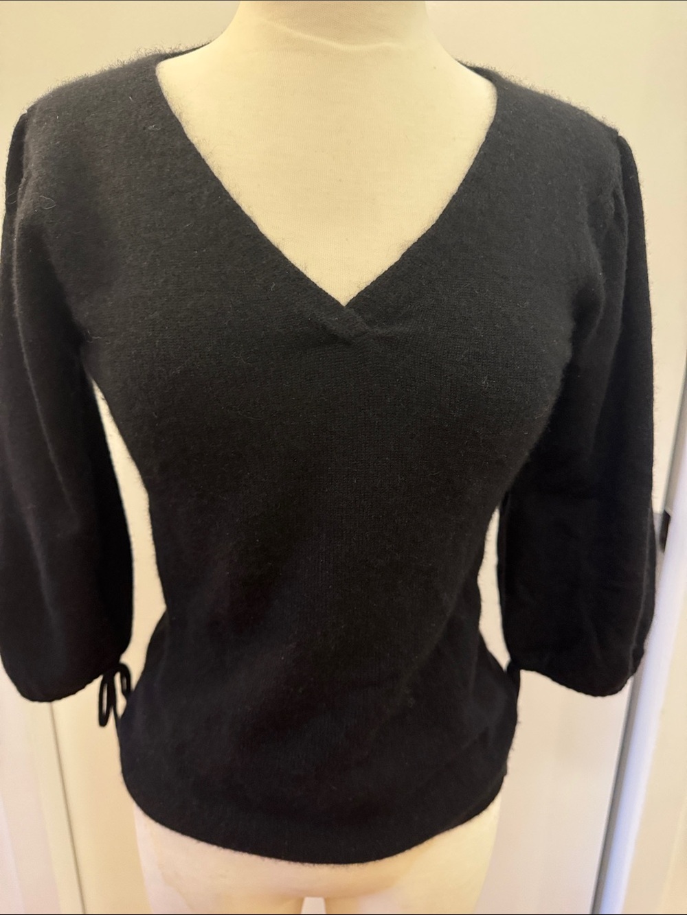 Black V-Neck cashmere Women’s 3/4 Sleeve Sweater